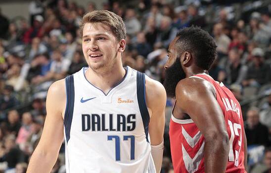 担关键时刻 担关键时刻